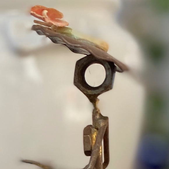 Metal Figurines Lady w credit card & Man on the Potty - Picture 7 of 15